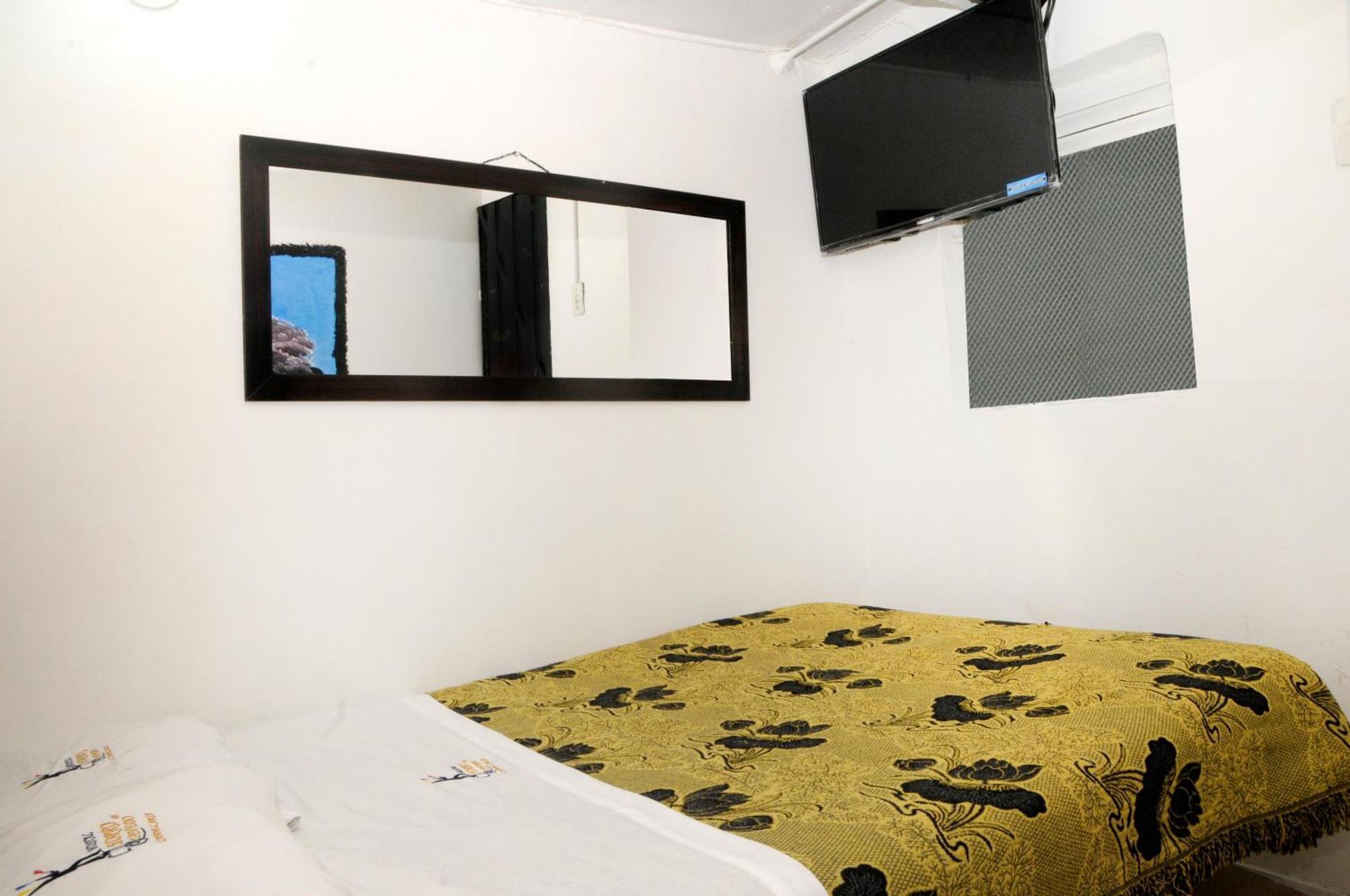 H C De Quevedo Hotel โบโกตา ภายนอก รูปภาพ