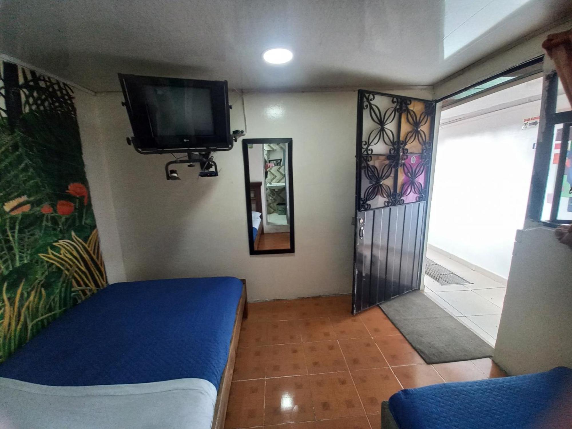 H C De Quevedo Hotel โบโกตา ภายนอก รูปภาพ